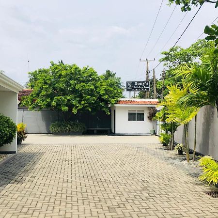 Bony'S Holiday Inn Νεγκόμπο Εξωτερικό φωτογραφία