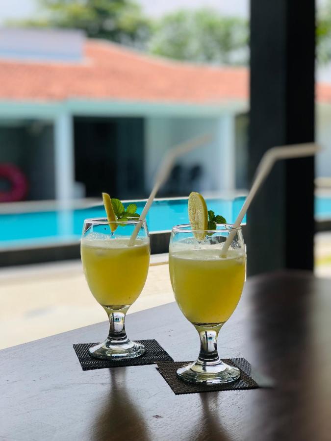 Bony'S Holiday Inn Νεγκόμπο Εξωτερικό φωτογραφία