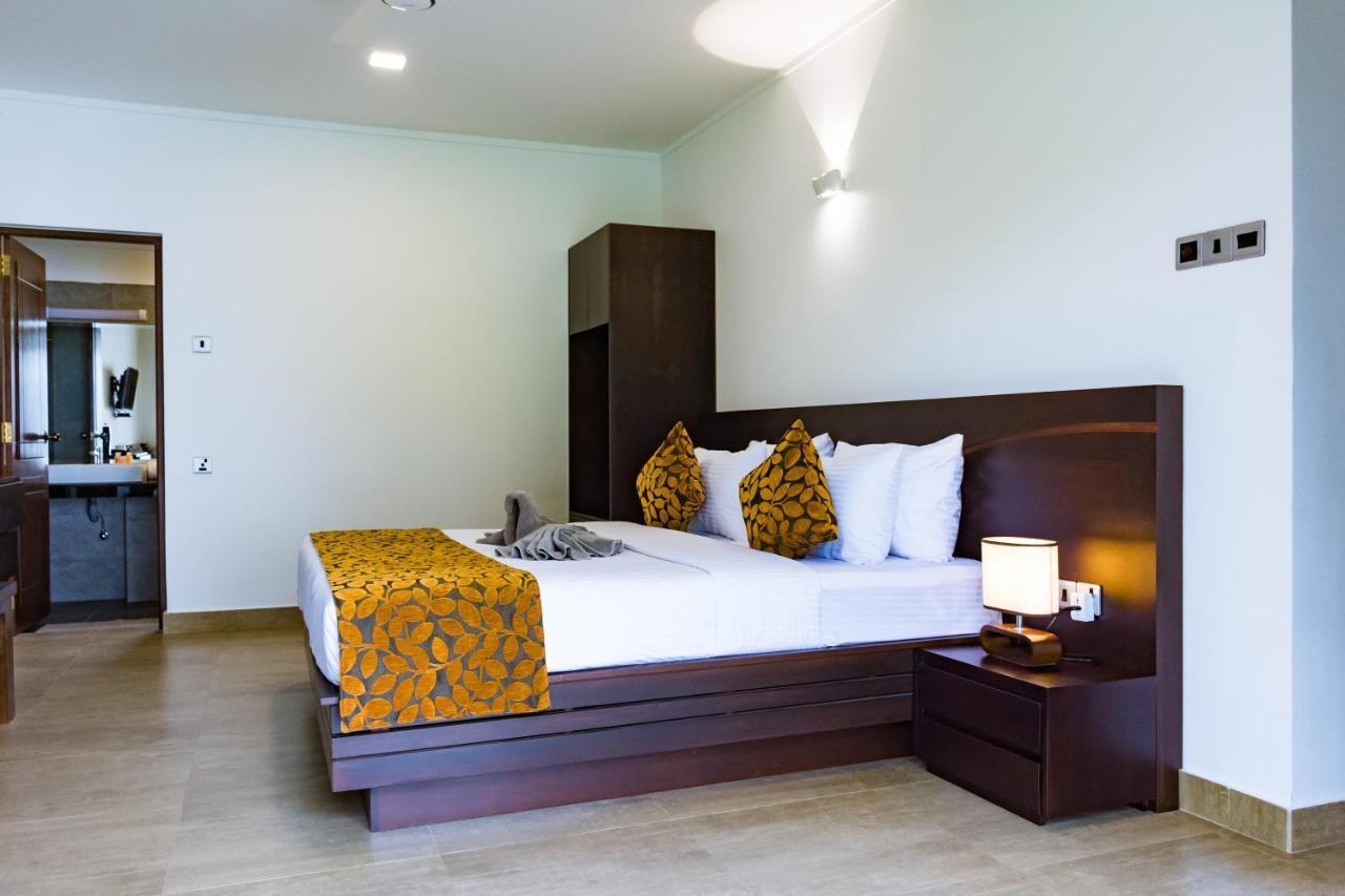 Bony'S Holiday Inn Νεγκόμπο Εξωτερικό φωτογραφία
