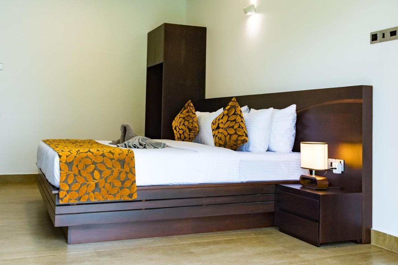 Bony'S Holiday Inn Νεγκόμπο Εξωτερικό φωτογραφία