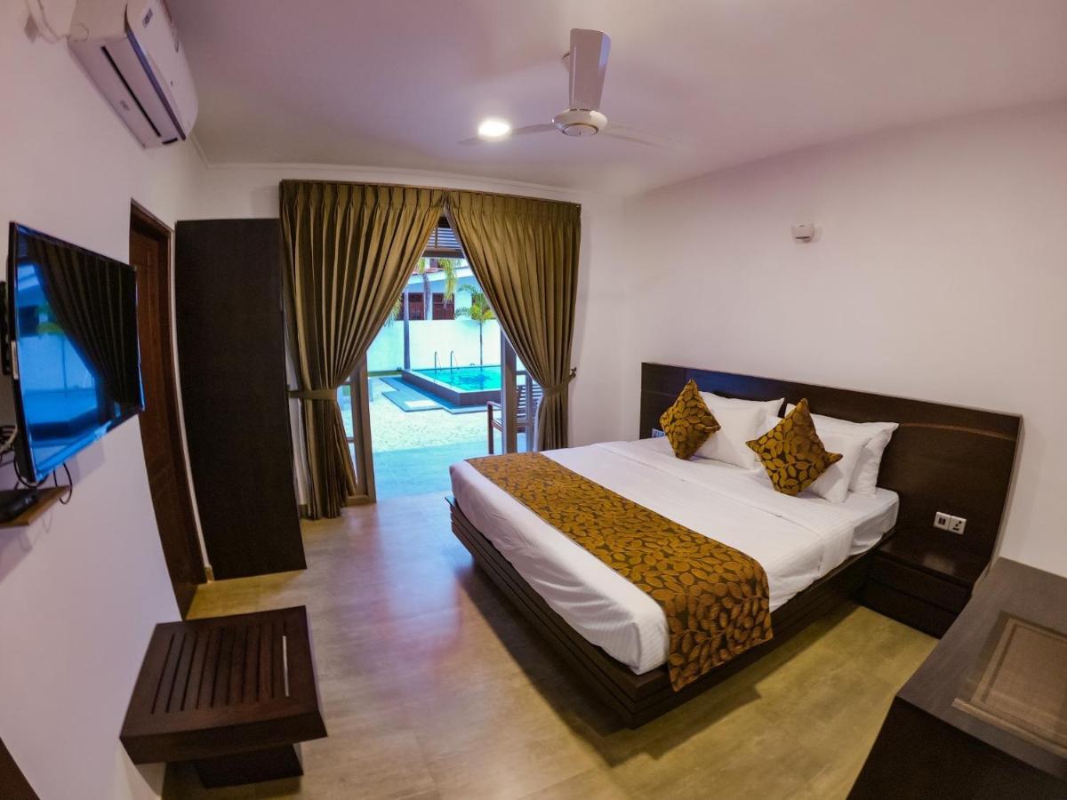 Bony'S Holiday Inn Νεγκόμπο Εξωτερικό φωτογραφία