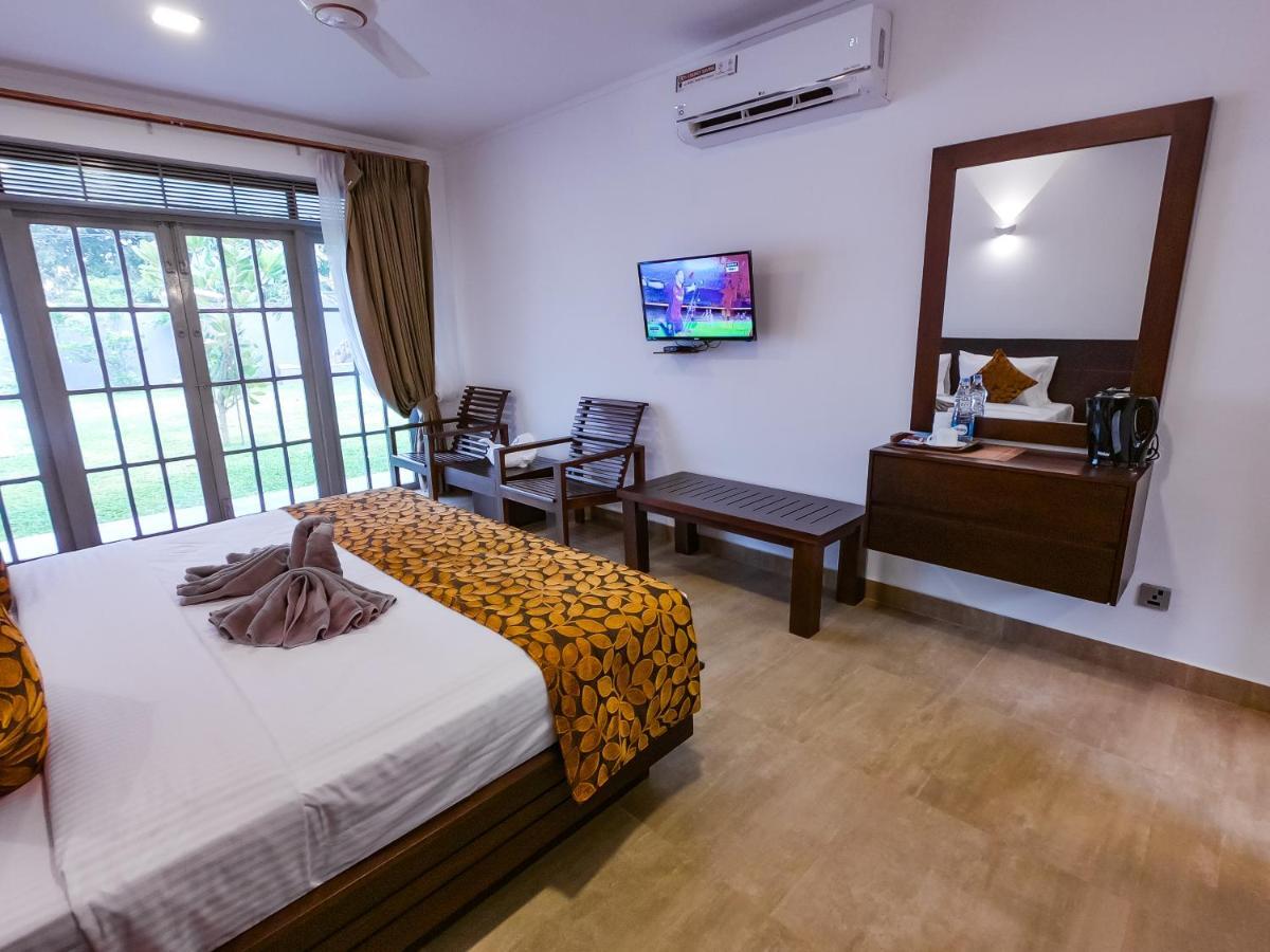 Bony'S Holiday Inn Νεγκόμπο Εξωτερικό φωτογραφία