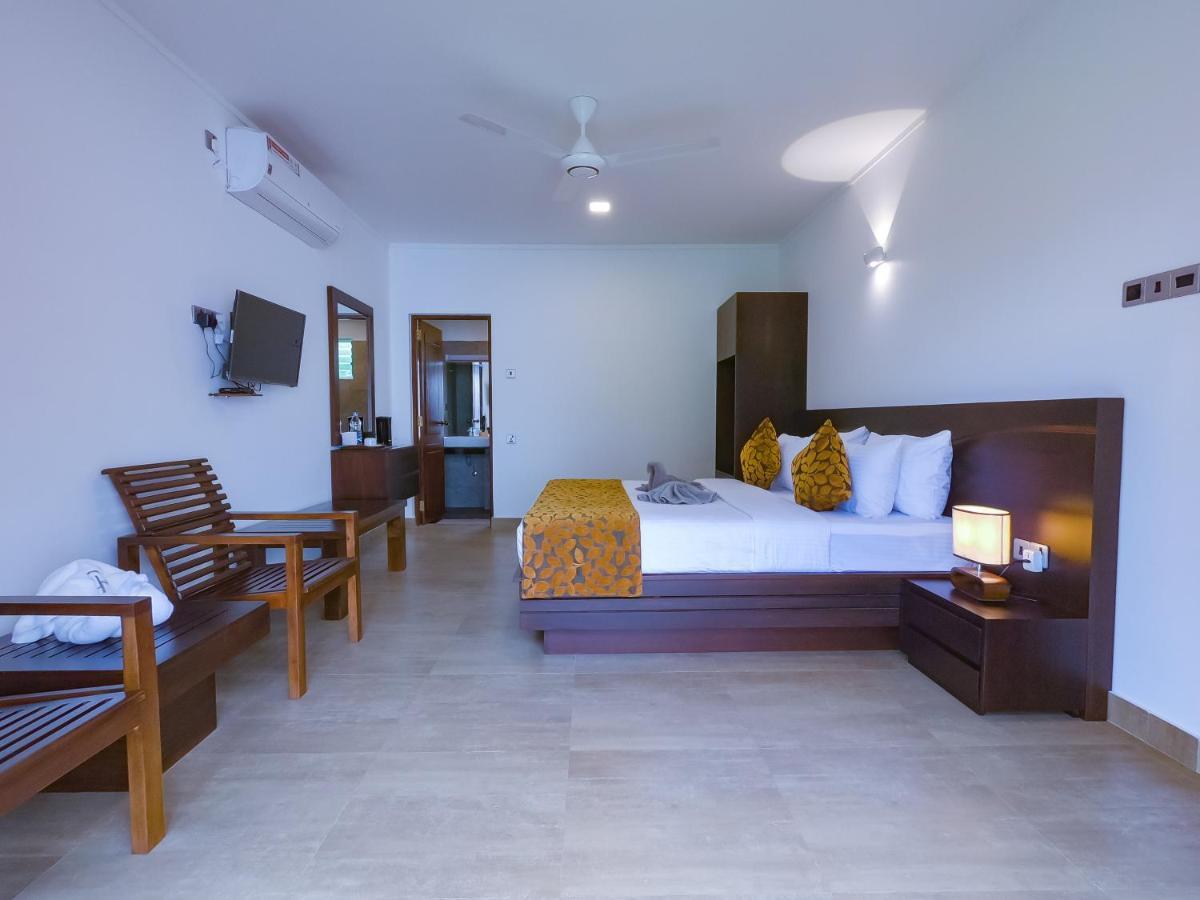 Bony'S Holiday Inn Νεγκόμπο Εξωτερικό φωτογραφία